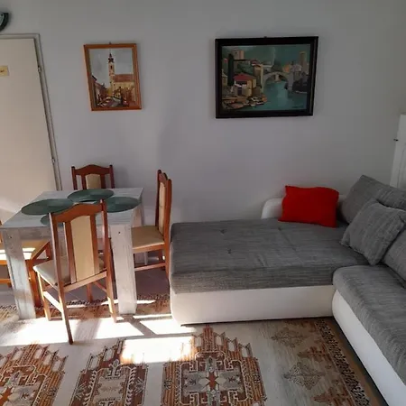 Thelena Apartmant 2 * Tolna